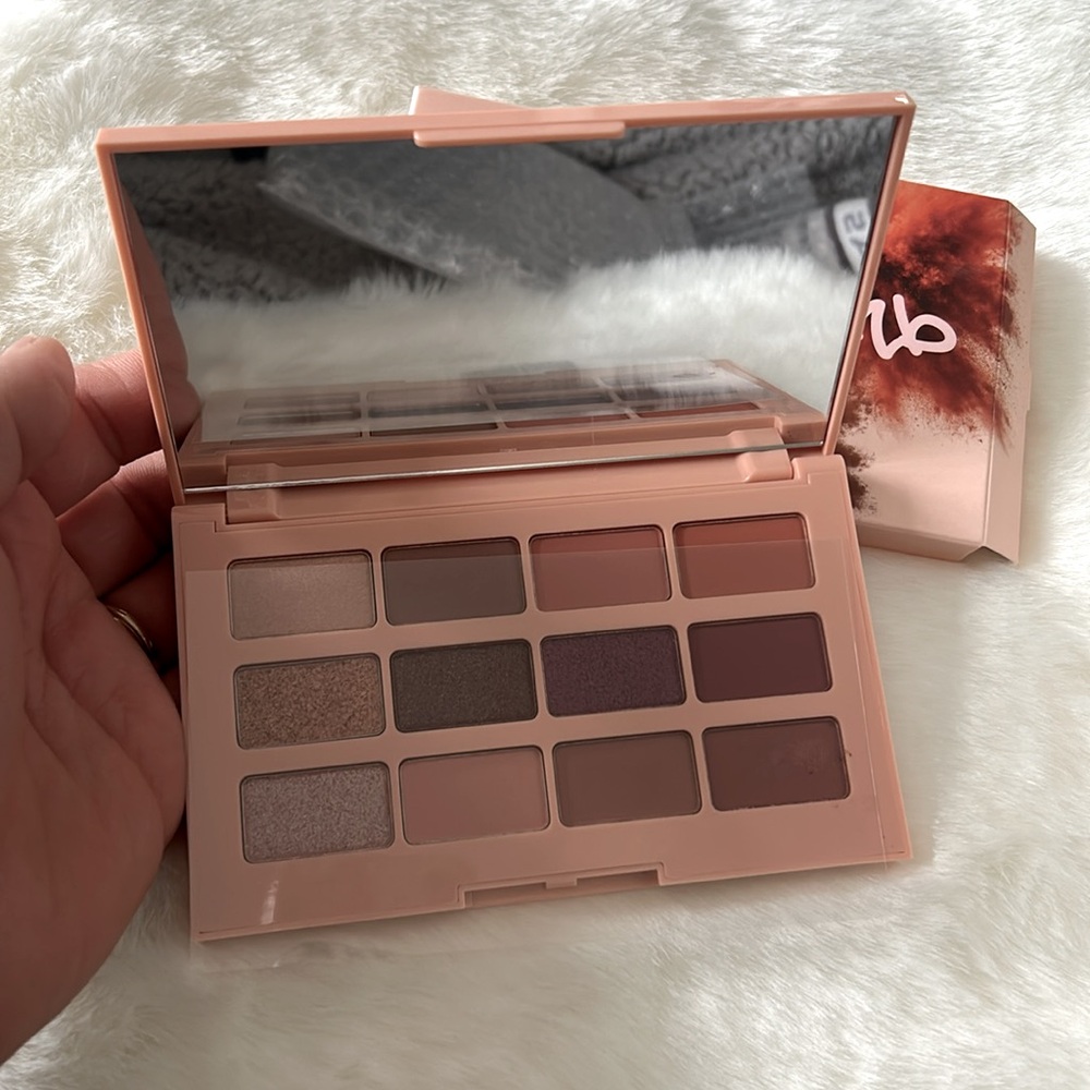 Love Bomb Eyeshadow Palette - Vibrant Shades